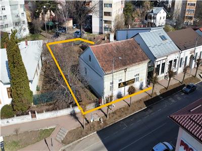 Casa zona centrala cu 751 mp teren acces la 2 strazi